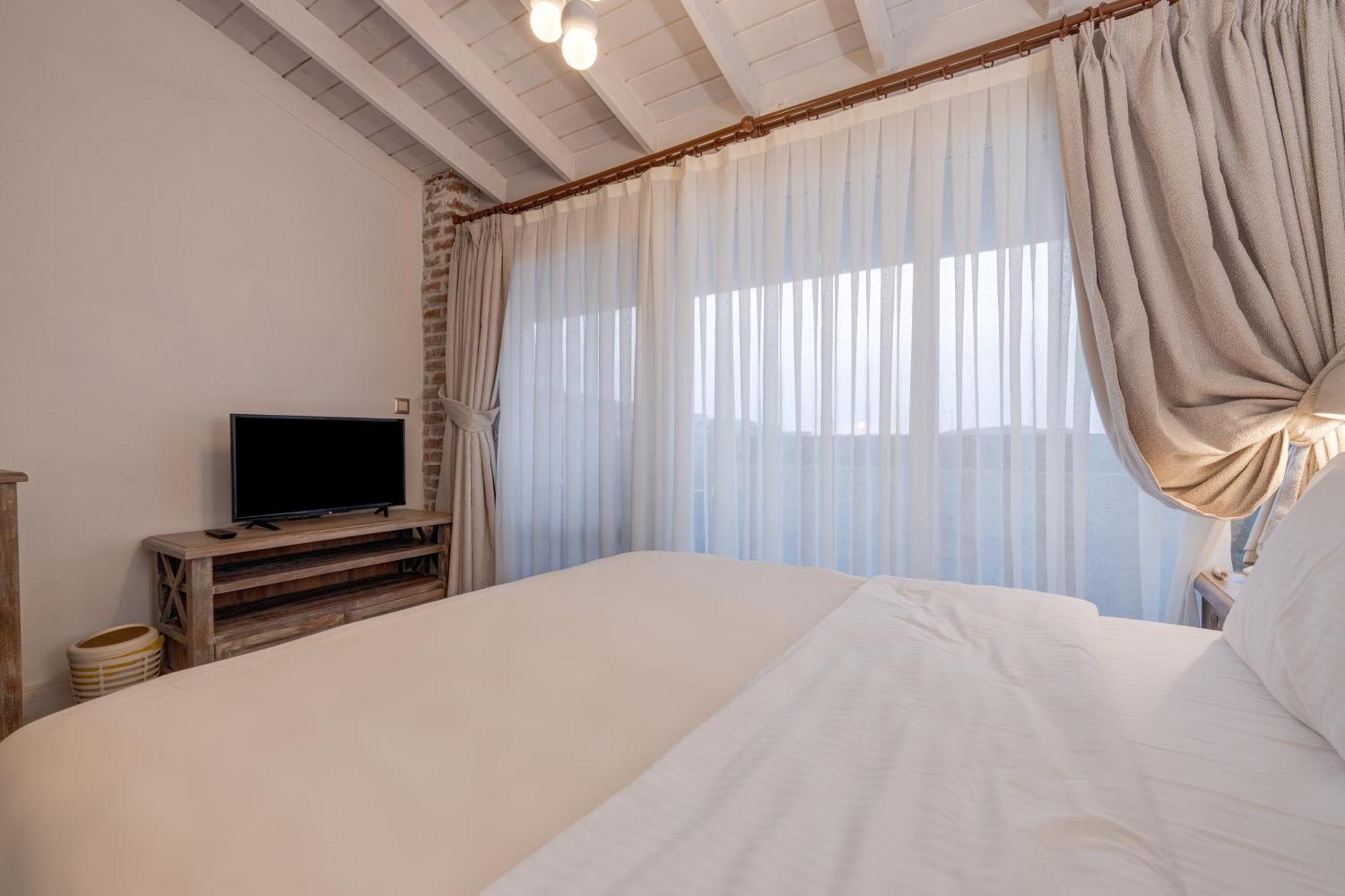 Navalia Hotel Foça Luaran gambar