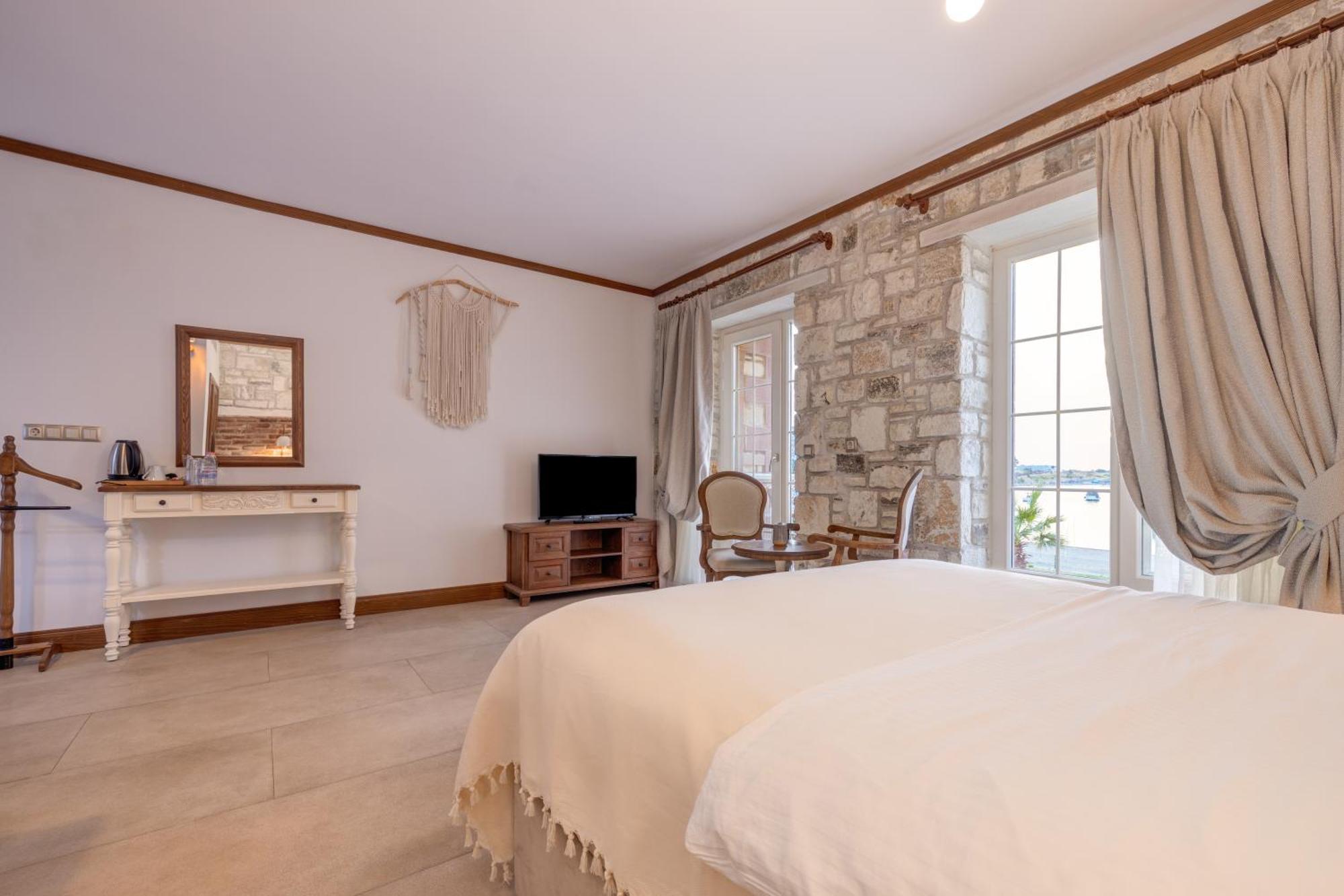 Navalia Hotel Foça Luaran gambar